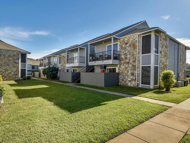 Affordable Domain units - Great move in Specials! — Photo 23