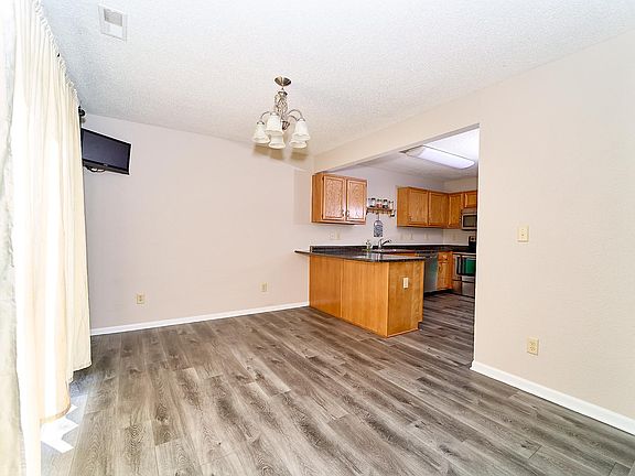 5th image of 1928 Long Lake Dr