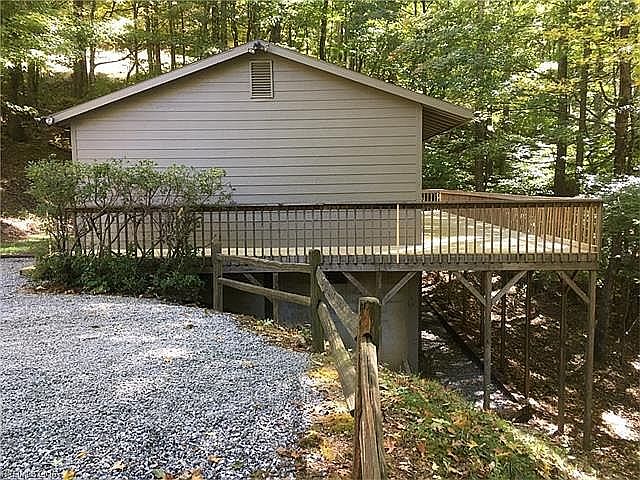 1st image of 186 Hamlin Lane