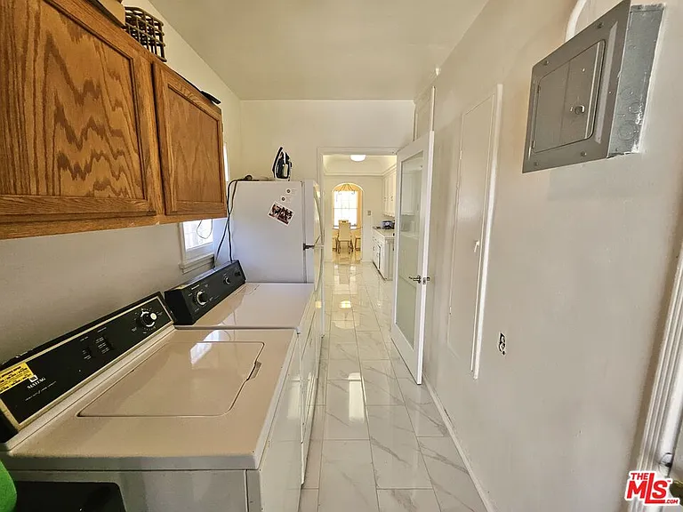2211 W 78th Pl — Photo 45
