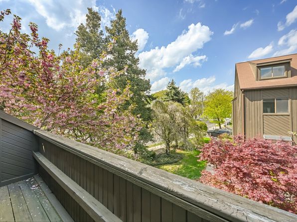 455 Hope St APT 1B, Stamford, CT 06906