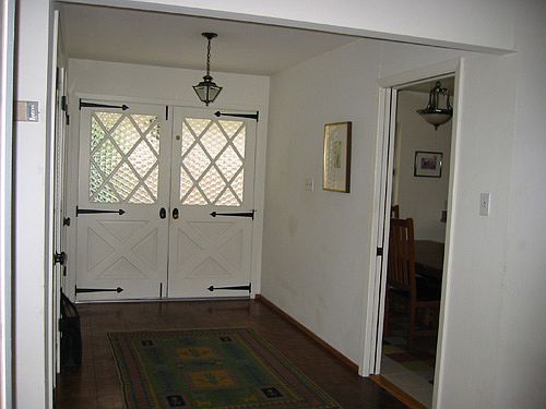 Entrance to the lobby. Left side has closet, right side is entrance to the kitchen.