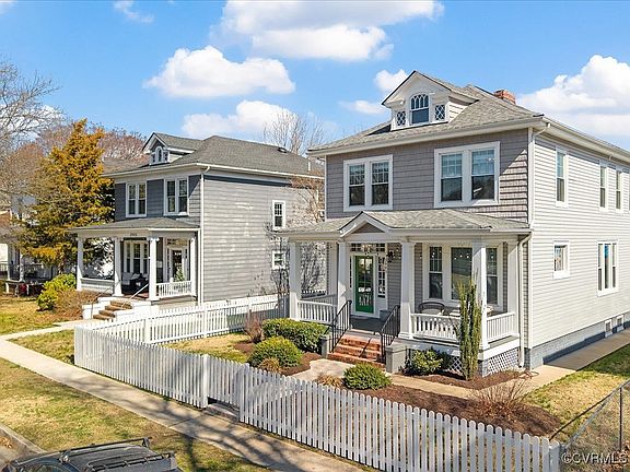 3rd image of 2903 Montrose Ave