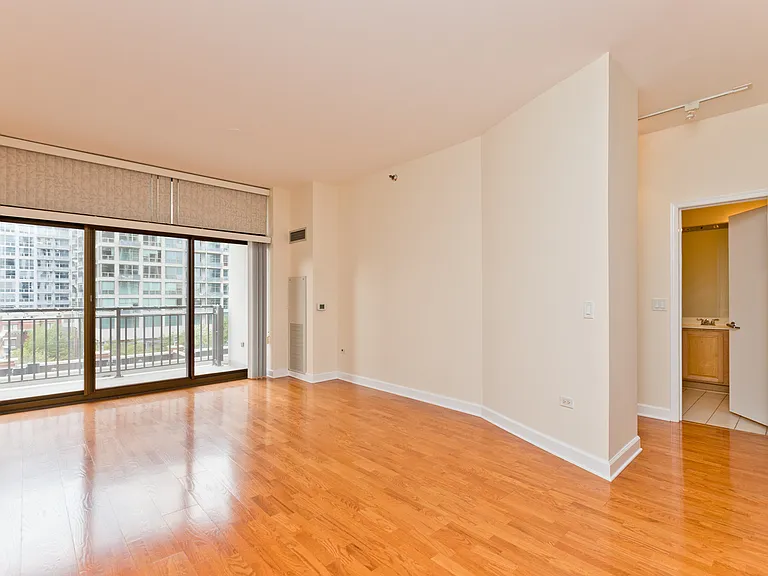 1322 S Prairie Ave #609 — Photo 2