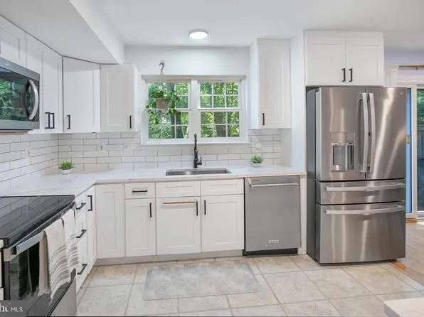 10103 Sassafras Woods Ct, Burke, VA 22015