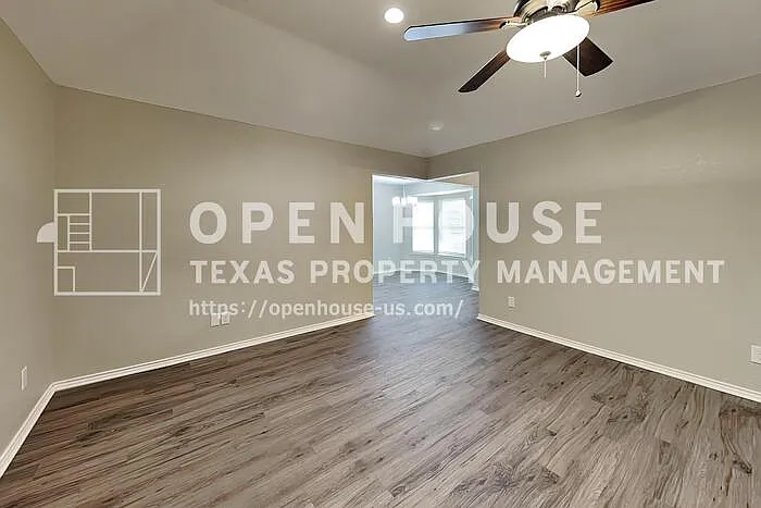 3 bed, 2.0 bath, 1718 sqft, $2,200 — Photo 3
