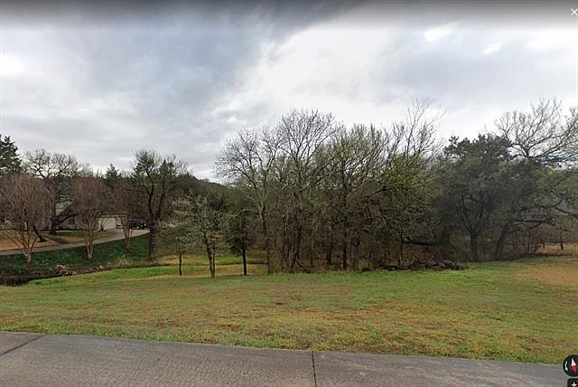 1st image of 2210 Southern Oaks Dr