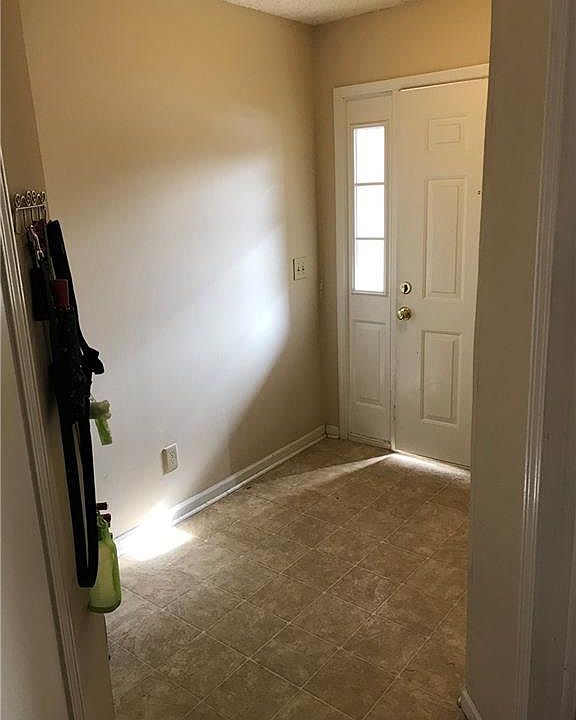 2nd image of 1025 Stonegate Dr
