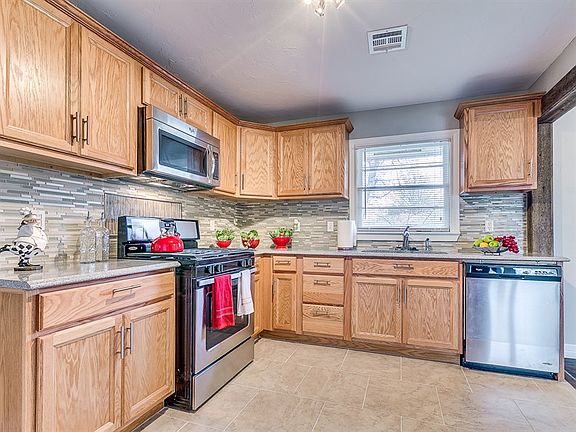 3rd image of 4313 SE 17th St