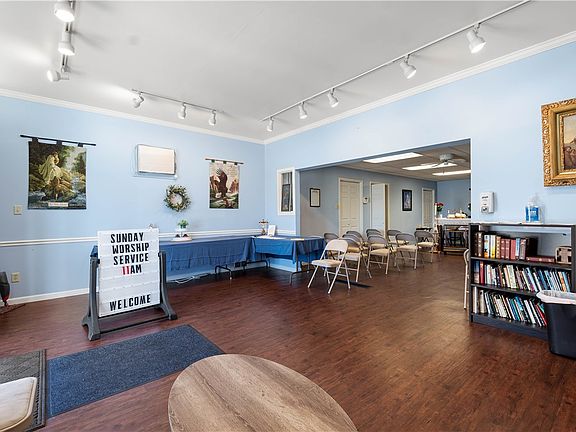 5th image of 741 Brownsville Rd