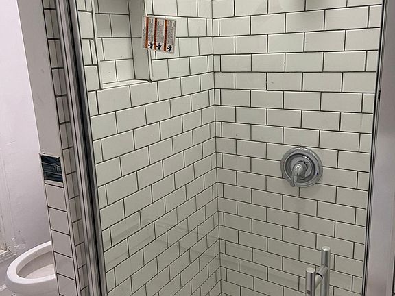 3rd image of 257 Warburton Ave APT 3