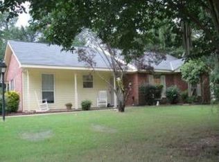 39 Meadow Oaks Ct, Millbrook, AL 36054