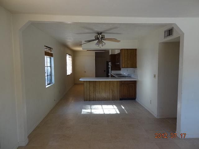 Dining area with a breakfast bar