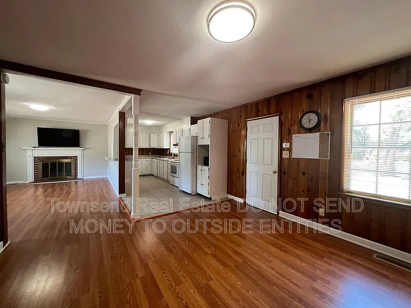 3 bed, 2.0 bath, 1247 sqft, $1,360 — Photo 3