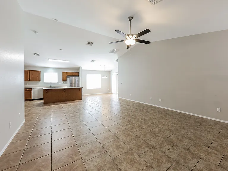 11805 W Maui Ln — Photo 5