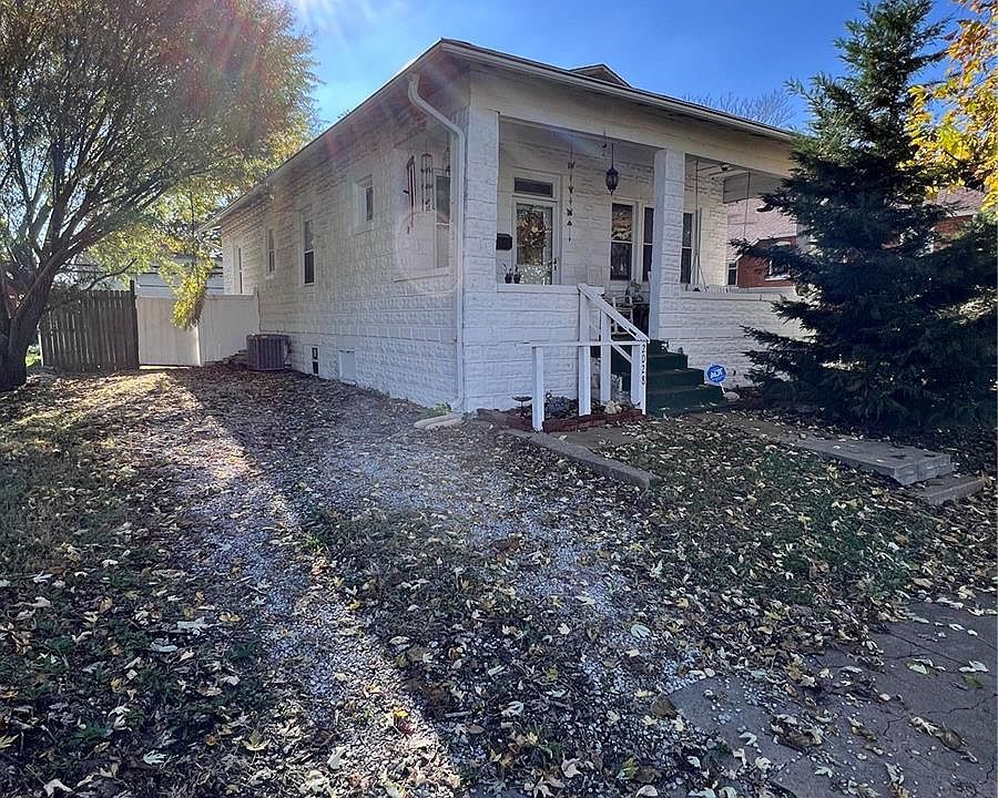 1st image of 2028 Benton St