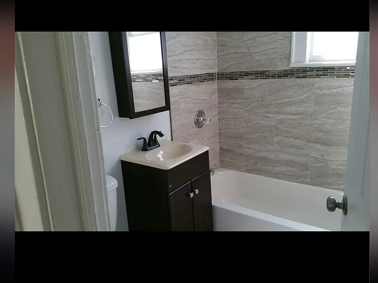 24 Underwood St — Photo 3