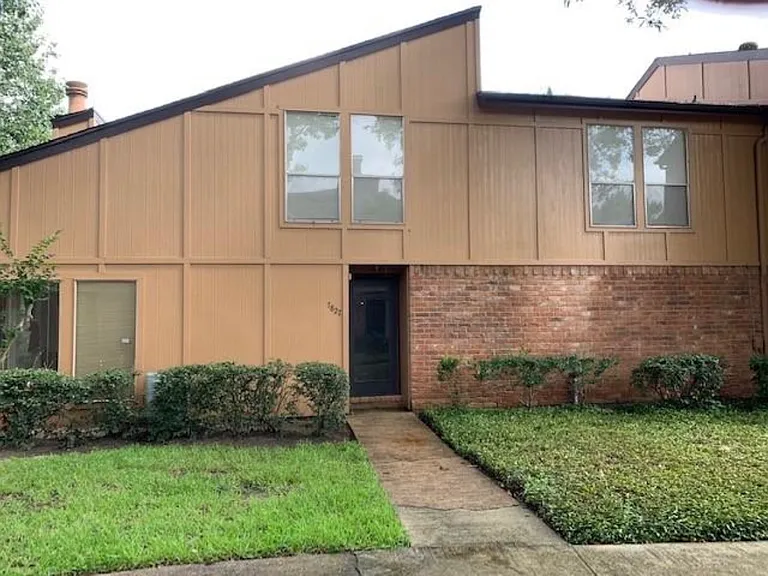 7827 Bateman Ln — Photo 2