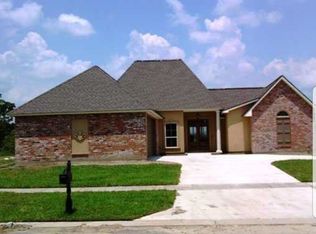6523 Lakeridge Dr, Zachary, LA 70791