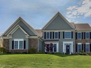 1103 Woodberry Dr, Mountain Top, PA 18707