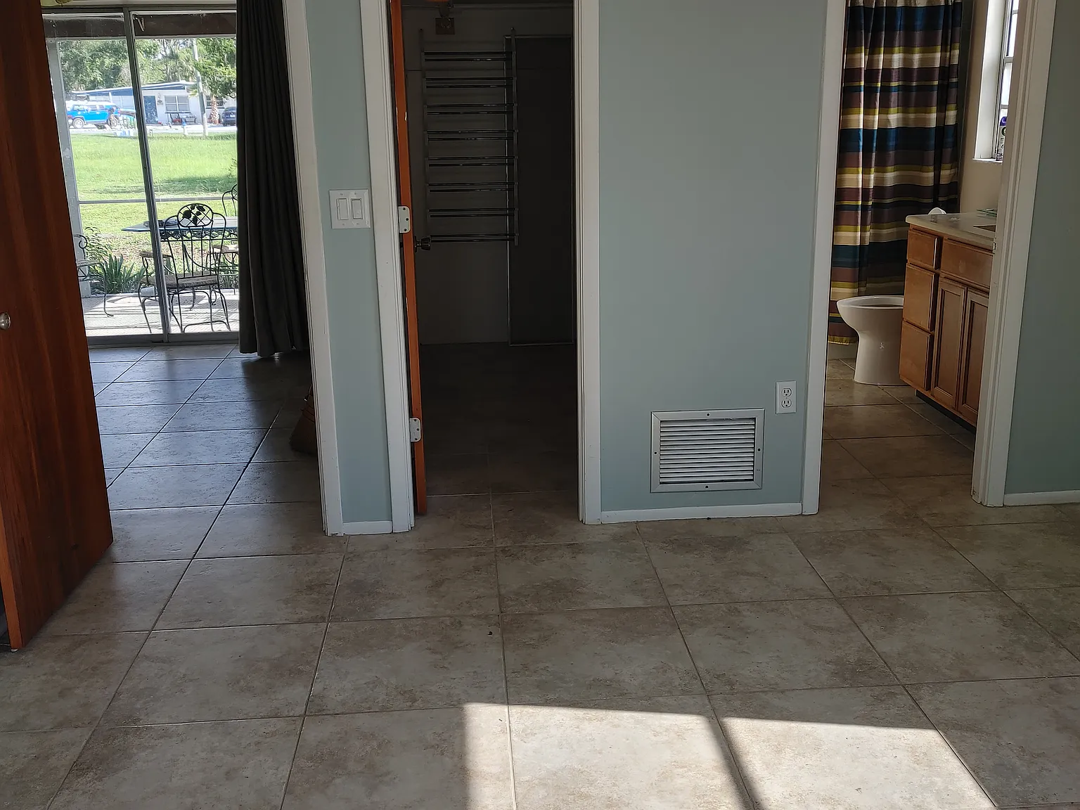 212 Hibiscus St — Photo 4