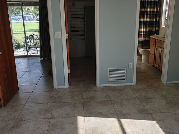 4th image of 212 Hibiscus St