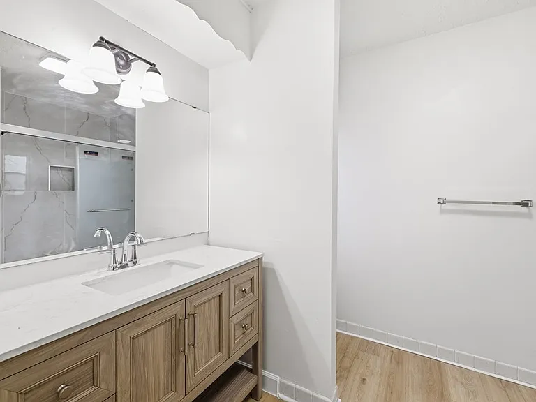 301 N Manor Dr #B — Photo 9