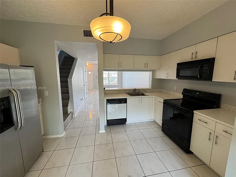 77 Simonton Cir #77 — Photo 4