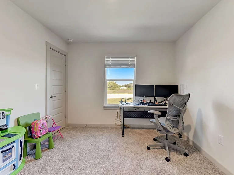 109 Cupreata Ln — Photo 35