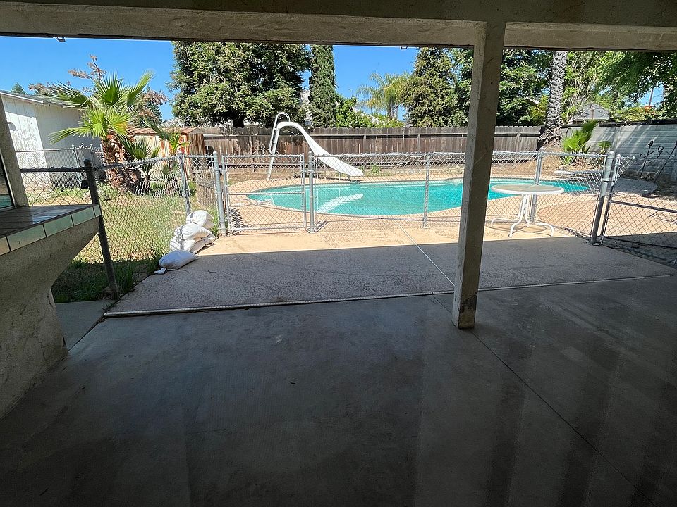 1st image of 7 Lyon Ave