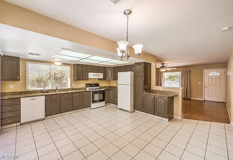 532 Mona Ln — Photo 9
