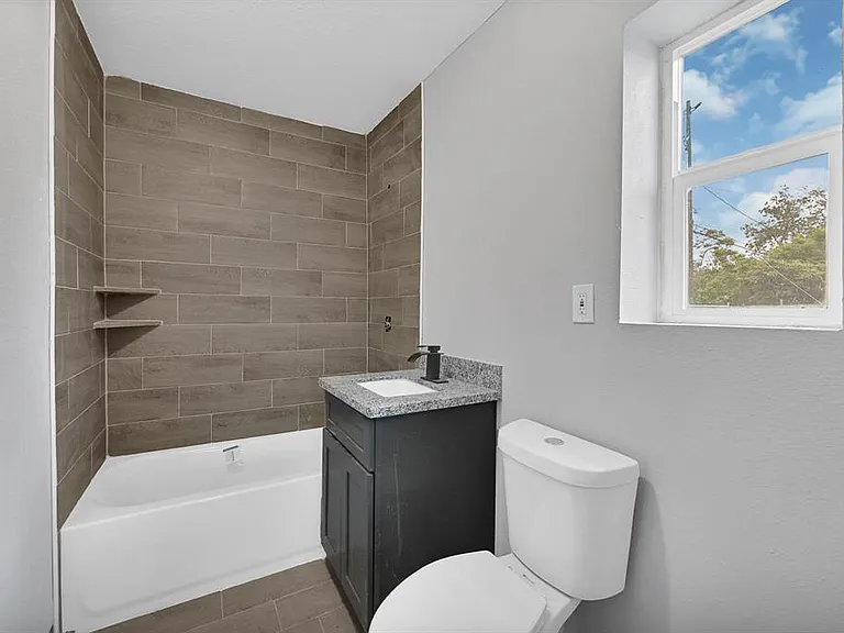 7210 Dahlia St — Photo 9