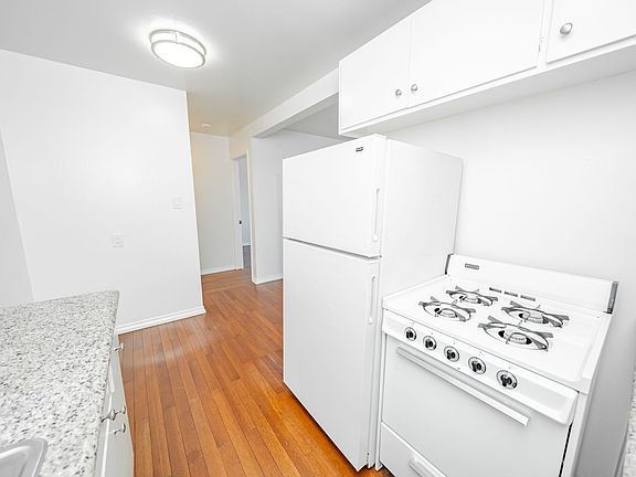 4th image of 354 Vernon St APT 202
