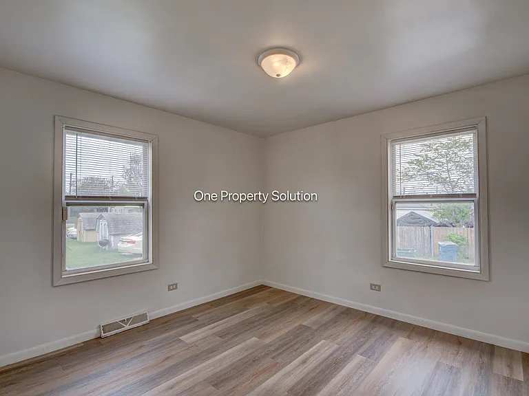 1227 Logan St — Photo 10