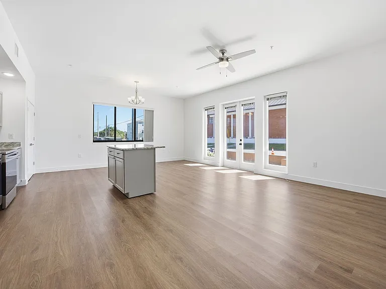 100 N Dewey St — Photo 11