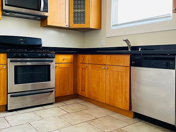 5th image of 3015 Van Ness Ave #9