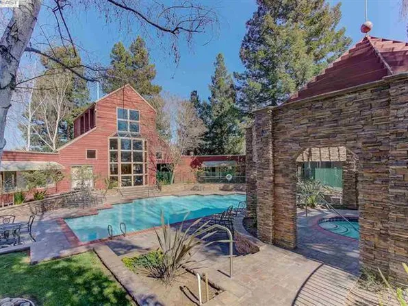 937 Catkin Ct, San Jose, CA 95128