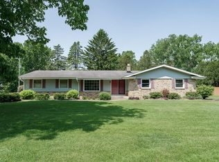 11549 N Meadowbrook Dr, Mequon, WI 53097