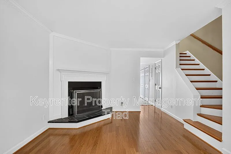 2 bed, 1.5 bath, 1082 sqft, $1,500 — Photo 2