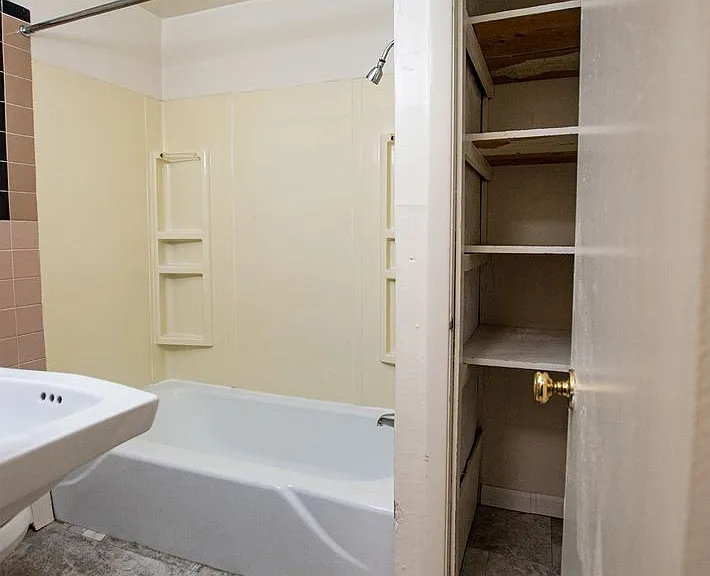 State Street Apartments — Photo 28
