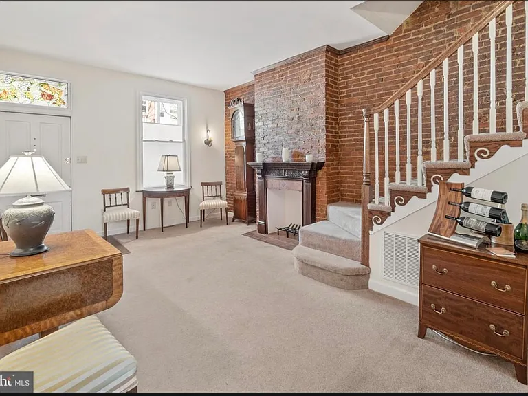 115 S Market St — Photo 13