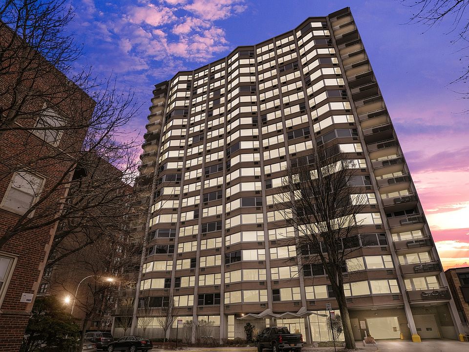 1st image of 555 W Cornelia Ave APT 1003