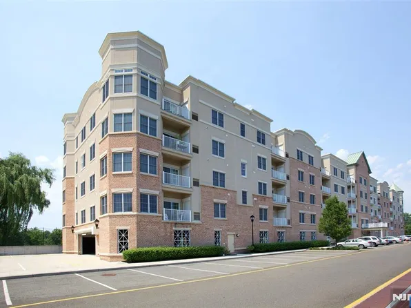 2107 Windsor Park Ct #107, Englewood, NJ 07631