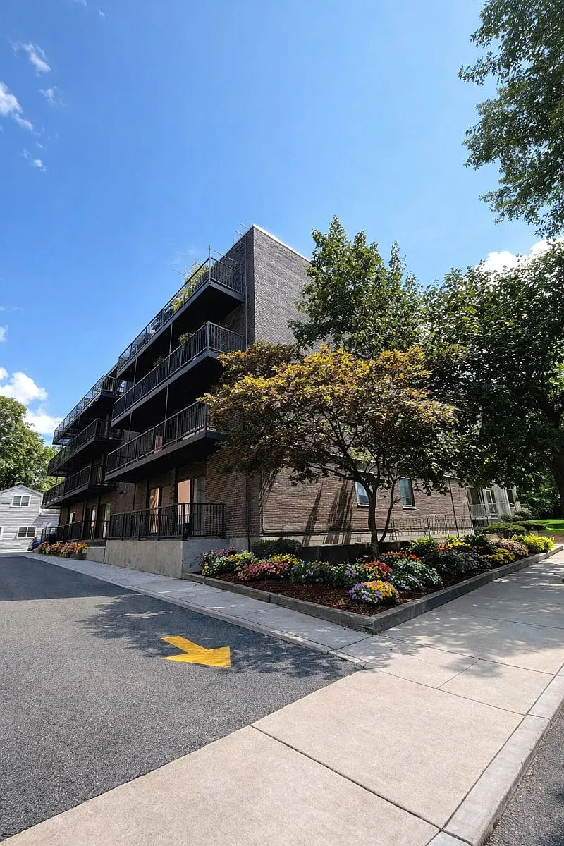 Building Photo - 24 Highland Ave.