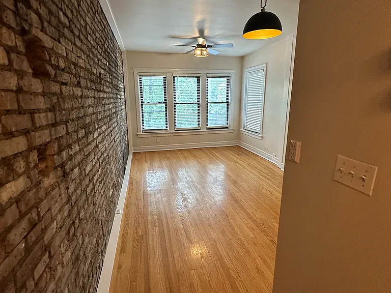 726 W Cornelia Ave #3F — Photo 1