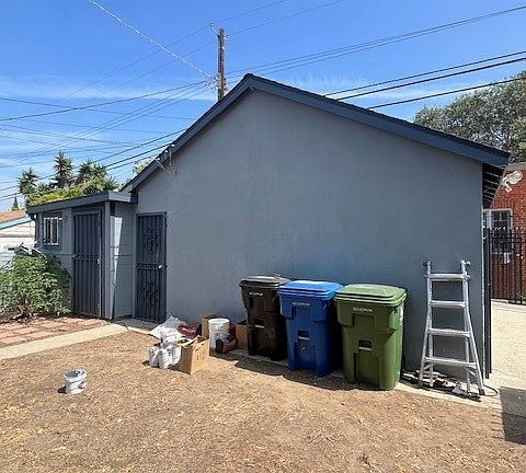 5th image of 2121 W 70th St