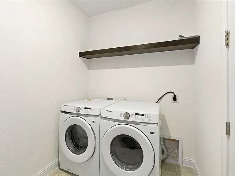 1045 Villa Rialto Vw — Photo 18