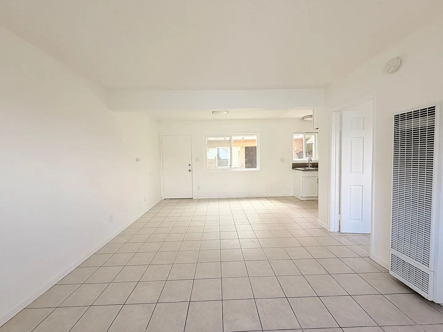 3210 Pasadena — Photo 2