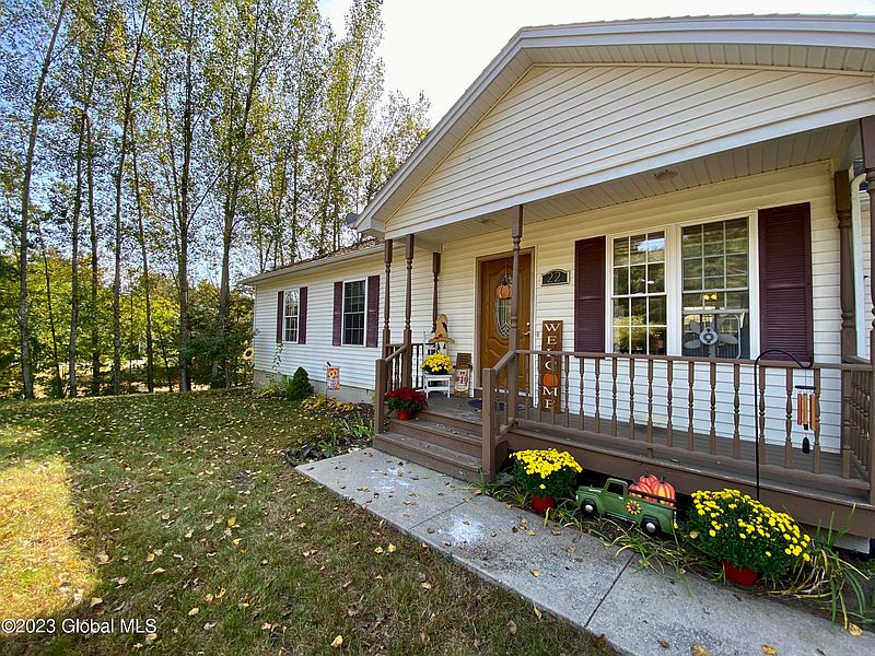 5th image of 22 Cloverleaf Drive