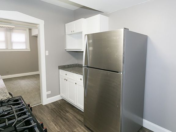 4th image of 629 W Cornelia Ave #H